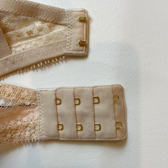 NWOT Victoria's Secret Bra 32DDD Incredible Plunge Beige Lace B1447 - Picture 7 of 9